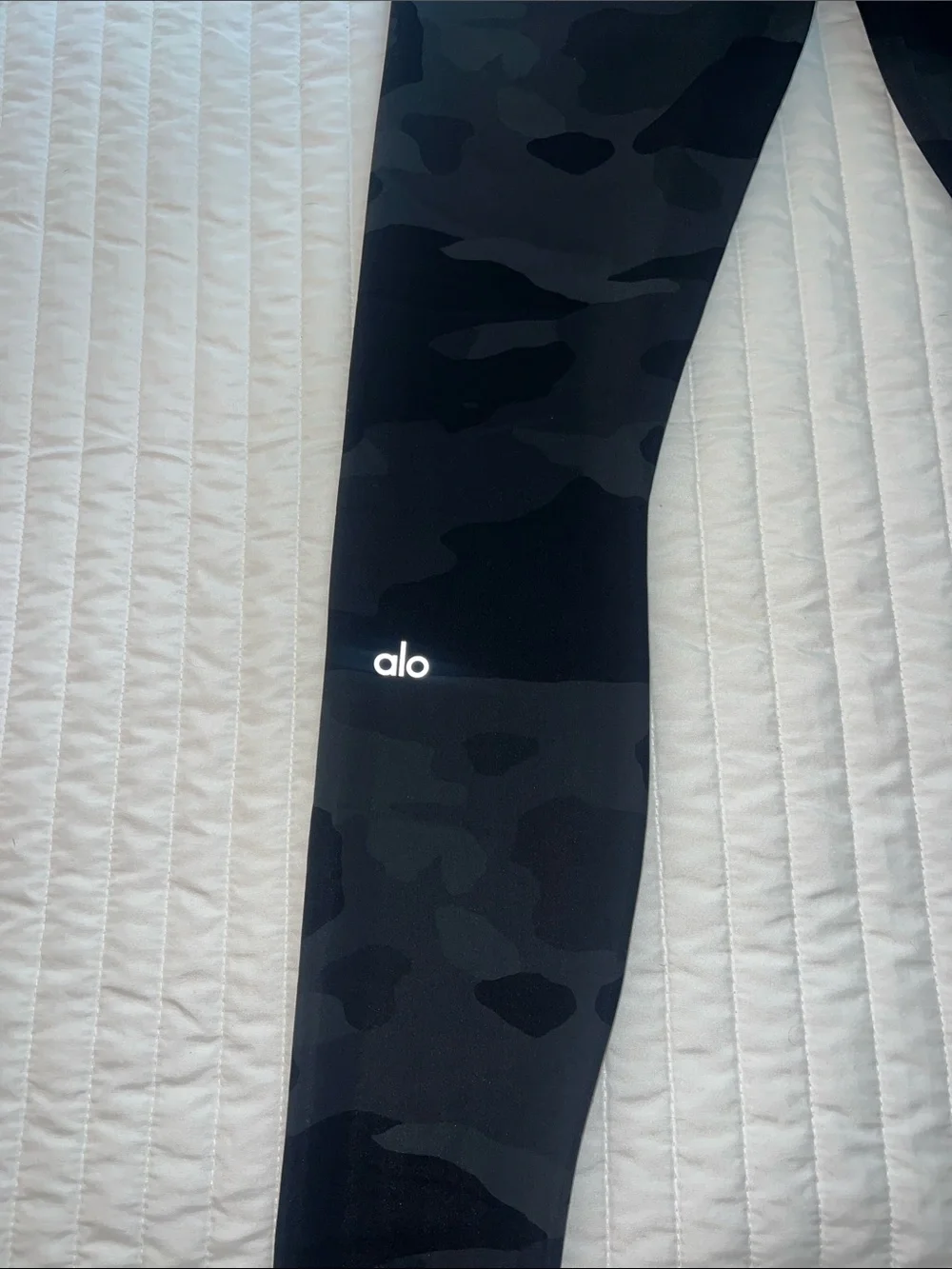 Alo Black Camo Leggings; Women’s Small